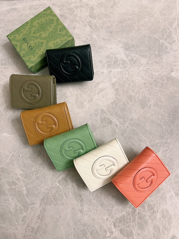 グッチ財布 レプリカ着用イメージ